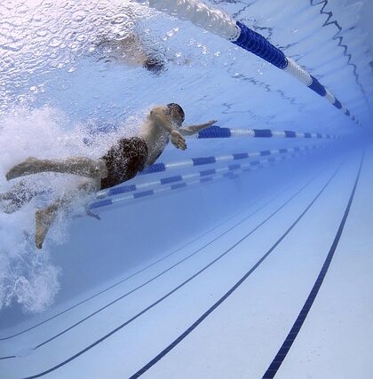 Sådan får du mest ud af din træning i svømmehallen